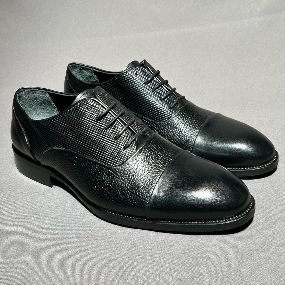 VELLAPAIS Delta Embossed Leather Oxford Black Shoes Men's 9 US Size NEW